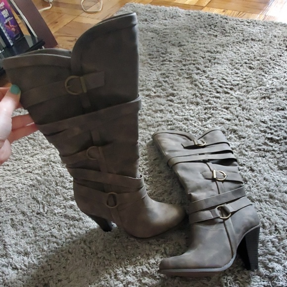 Boots - Picture 3 of 3